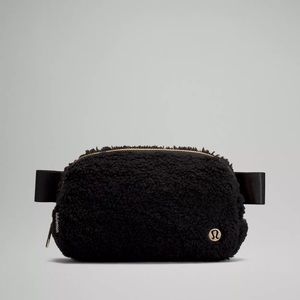 Lululemon Everywhere Belt Bag Fleece